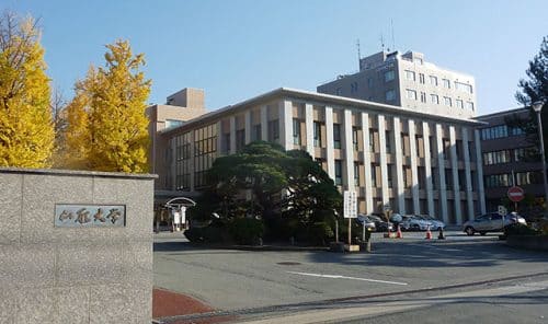 山形大学小白川キャンパス正門